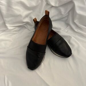 Like New Gentle Souls by Kenneth Cole Women's Roanne Slip-On Flats